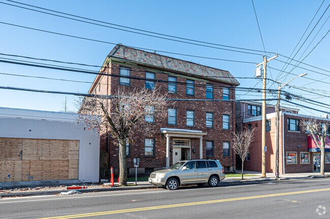 Photo - 203 Willis Ave