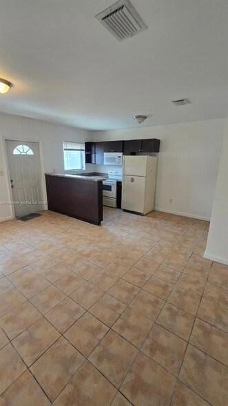 Photo - 16131 NE 19th Pl Unidad 3