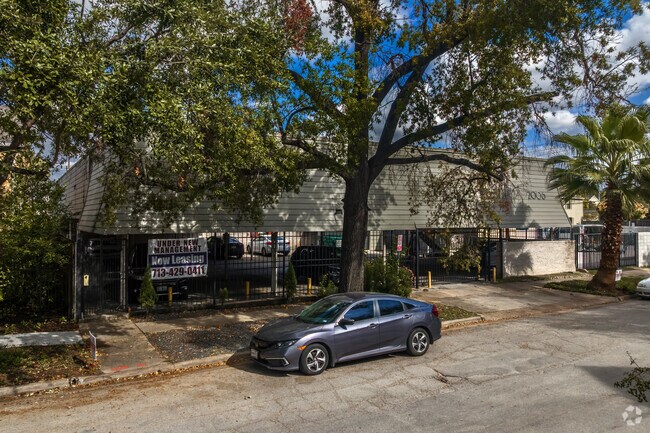 Primary Photo - Sul Ross Apartments