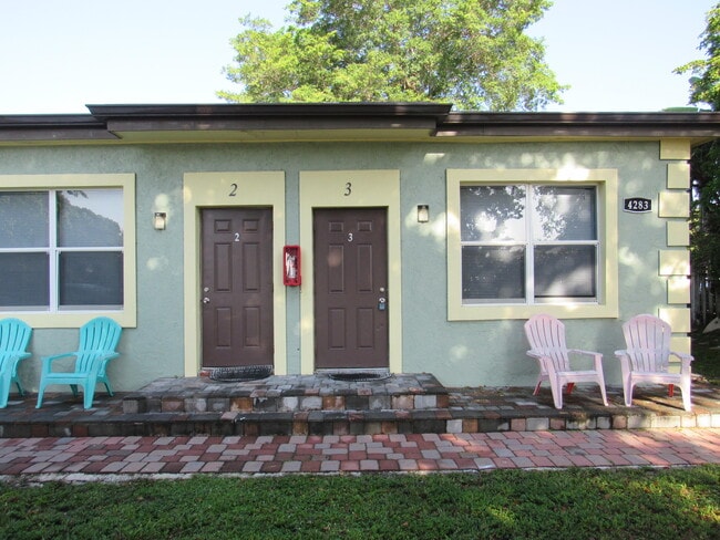 Building Photo - 4283 Cocoanut Rd Unit 3