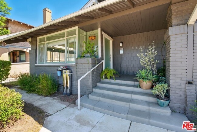 Building Photo - 2122 8th Ave Rental