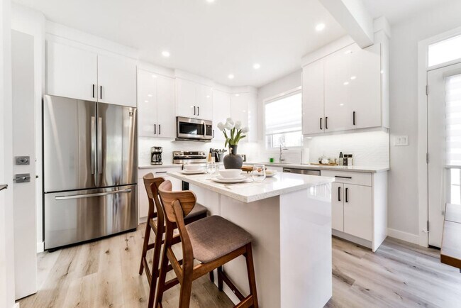 Photo - 15809-15897 97 Ave NW Unit ID1308601P