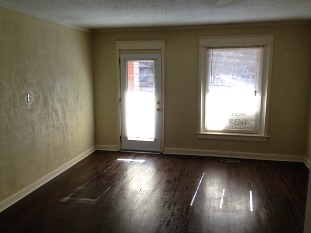Building Photo - 3340 Gillham Rd Unit 1 Rental