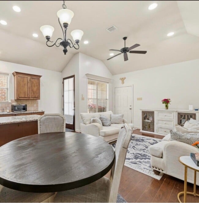 343 Chimney Rock Blvd