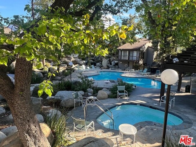 Building Photo - 6255 Canoga Ave Rental