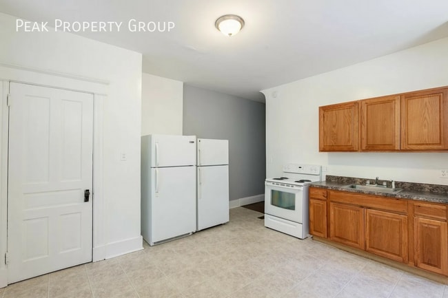 Photo - 2323 Flora St