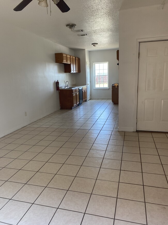 Photo - 2608 Angelique Dr Unidad B