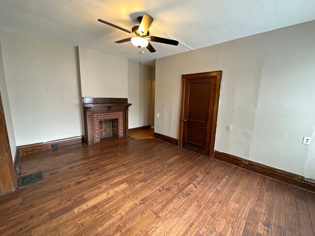 1932-1934-1934 Summit St Unit 1932