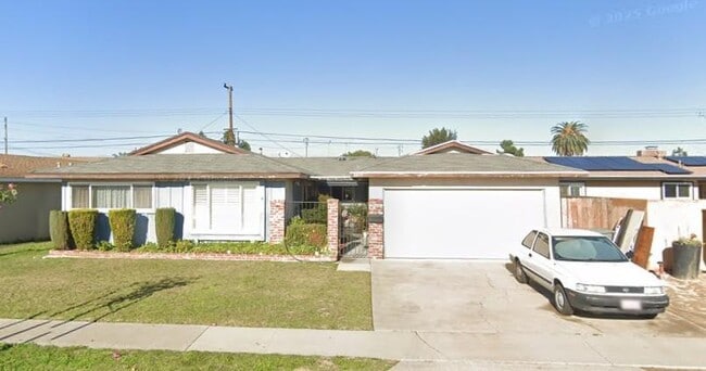 Building Photo - 8439 San Clemente Way