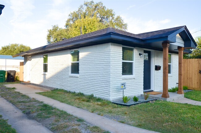 Photo - 3011 Columbia St