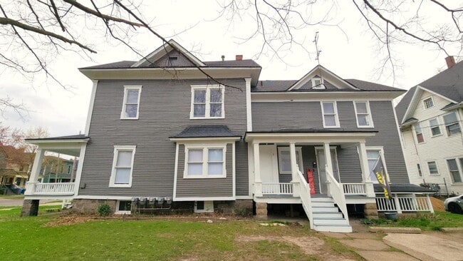 Photo - 320 W Vine St