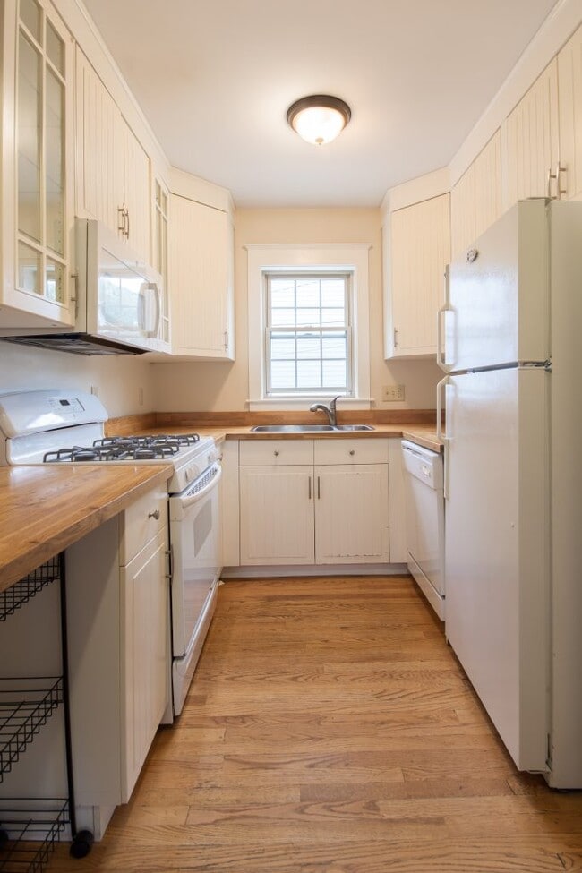 Photo - 51 Kingston Ave