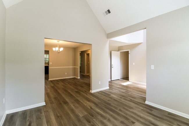 Photo - 2530 Walter Way