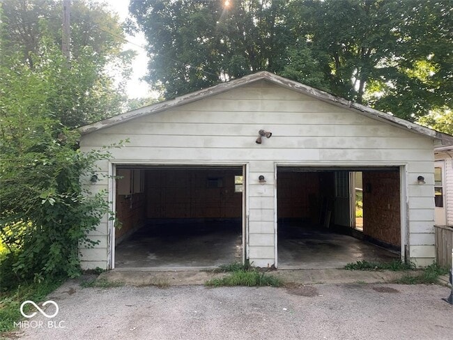 Photo - 555 Birch St