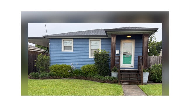 Lush lawn and garden with automatic irrigation system - 820 Thirba St