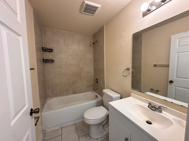 Photo - 642 SE 13th Ct