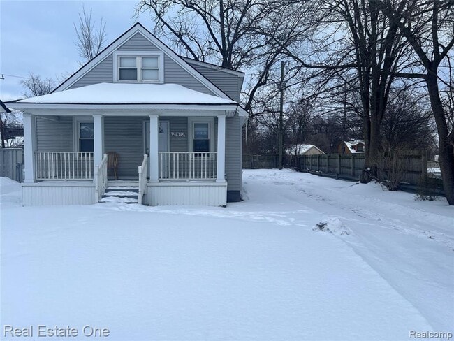 Building Photo - 21410 Roosevelt Ave