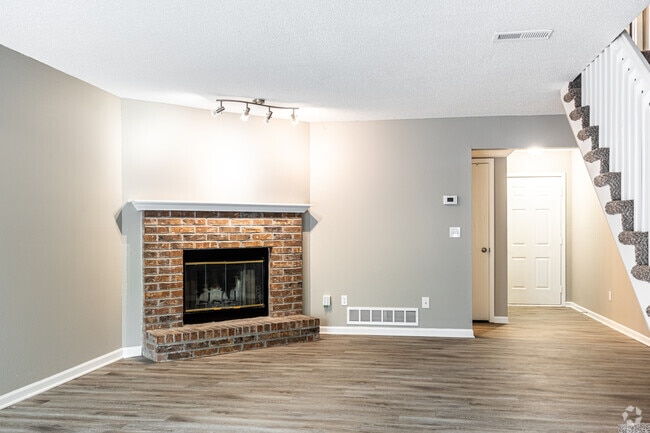 2BR, 1.5BA - 1212SF