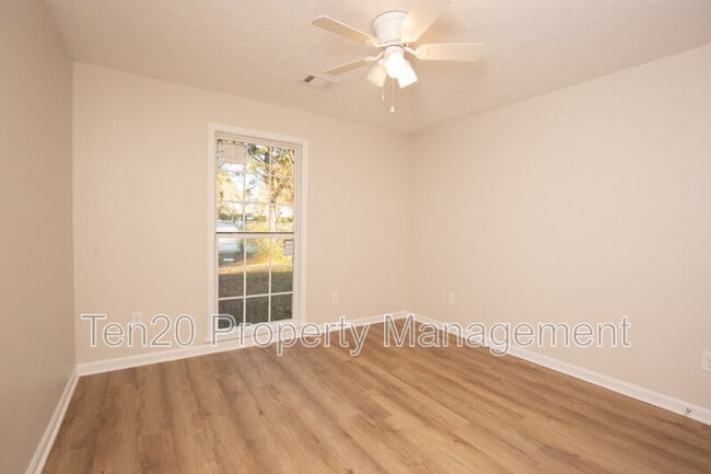 Photo - 6823 Live Oaks Dr