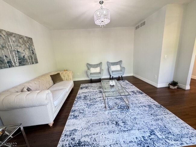 Photo - 432 Jarrard St