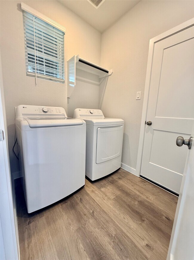 Photo - 4015 Crowning Ct