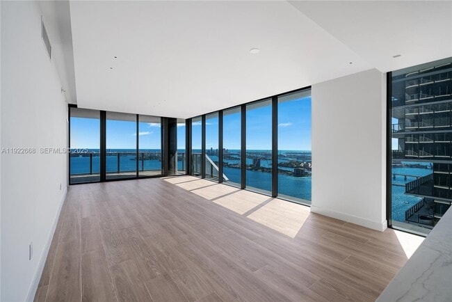 Building Photo - 700 NE 24th St Unit 4807