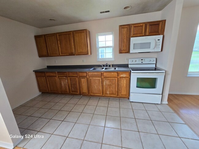 Photo - 2bd/1Ba Duplex.
