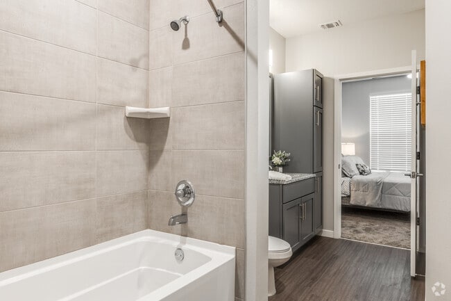 1BR, 1BA, - 810SF