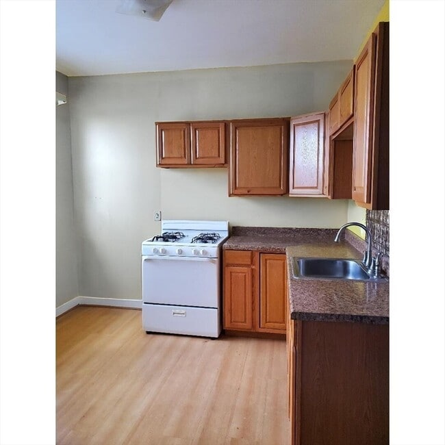 Building Photo - 37 Morgan St Unit 4 Rental