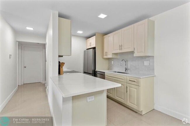 Building Photo - 11605 NW 29th Ct Unit 2D Rental