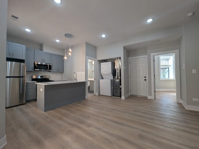 Building Photo - 442 W Belden Ave Unit 1