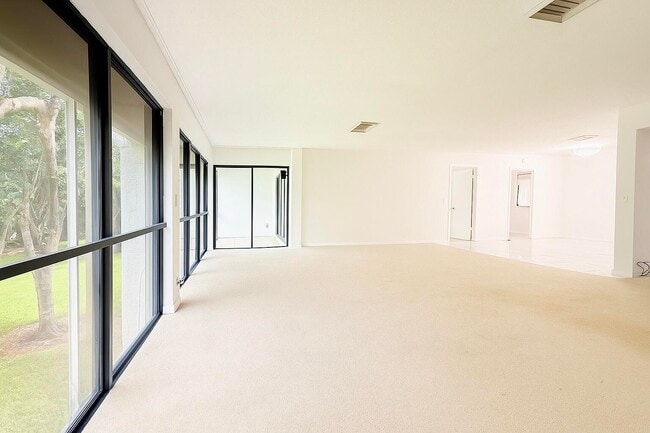 Photo - 1739 Embassy Dr Unit 202