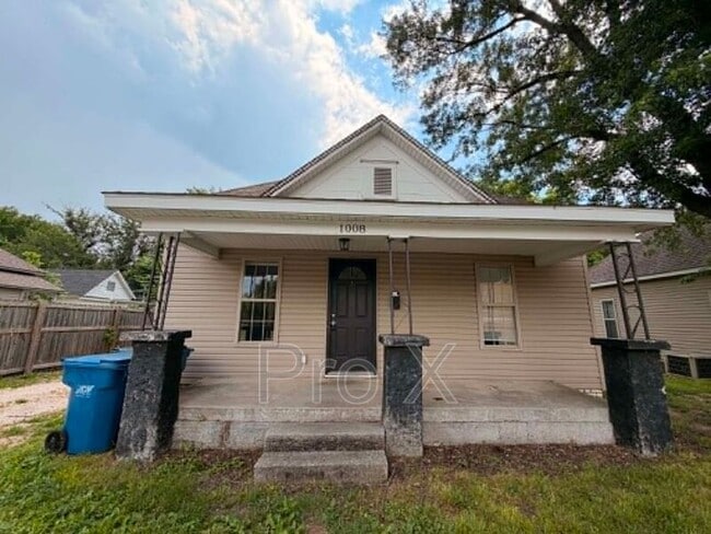 Photo - 1008 W 2nd St