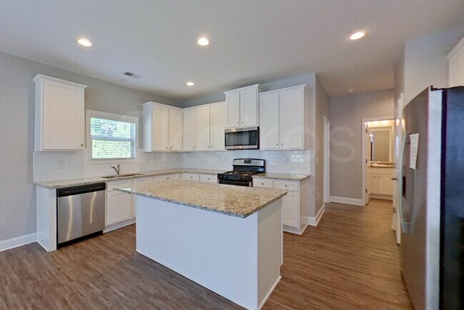 Photo - 215 Orchard Ln
