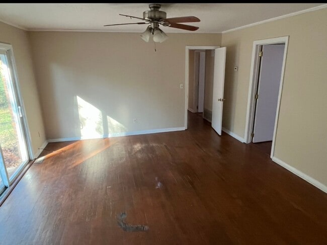 Photo - 3012 Pinewood Dr
