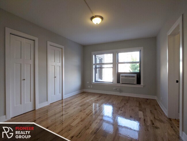 Photo - 560 W Arlington Pl