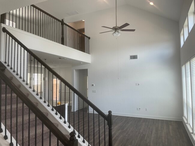 Photo - 300 Staunton Dr