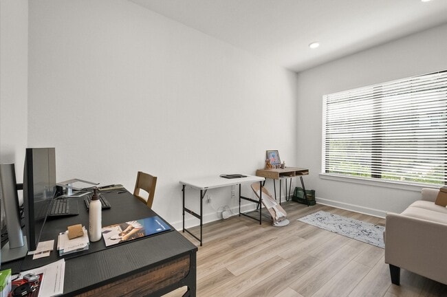 Building Photo - 1511 Emma Lk Dr Rental