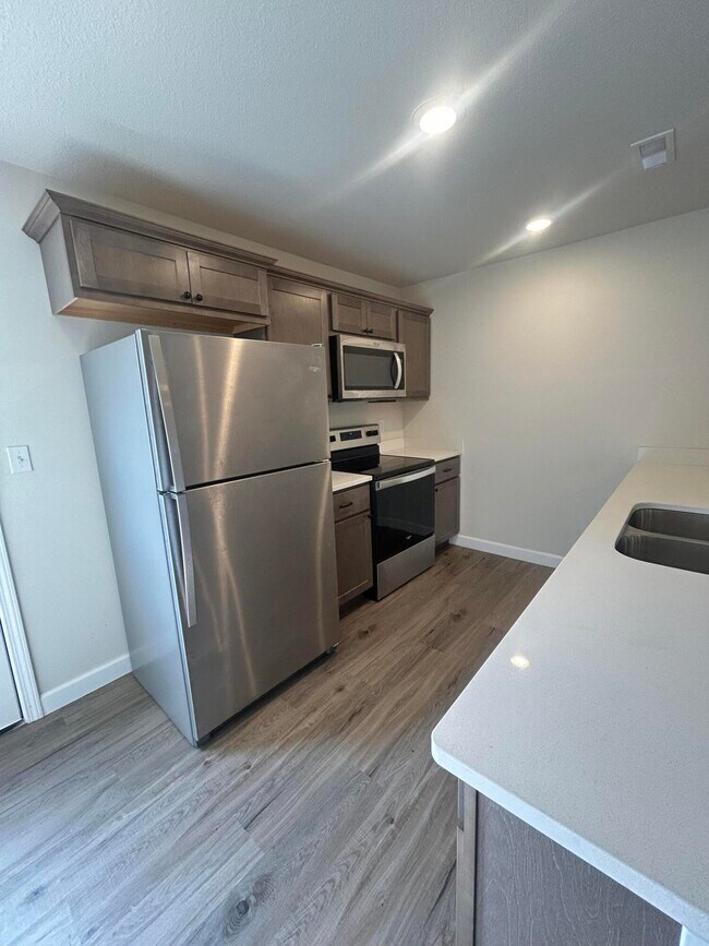 1035 Stonehaven Dr Unit 104