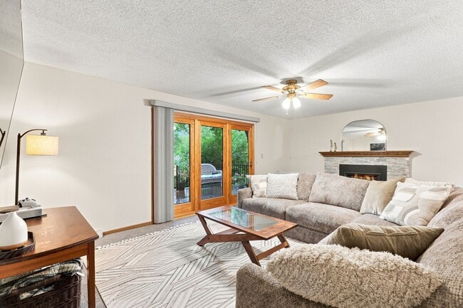 Photo - 4977 Zealand Ave N