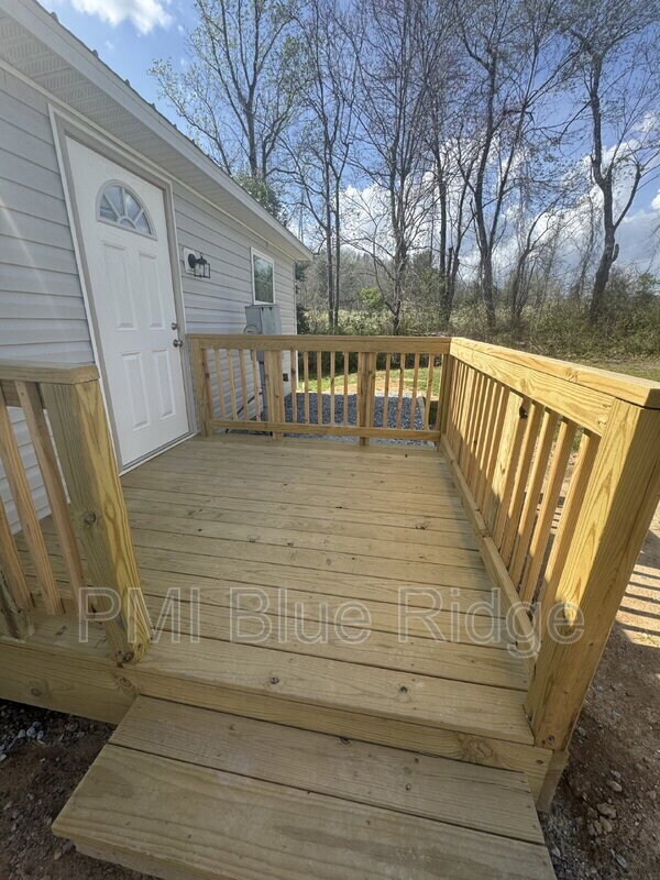 Photo - 252 Friendly Cir