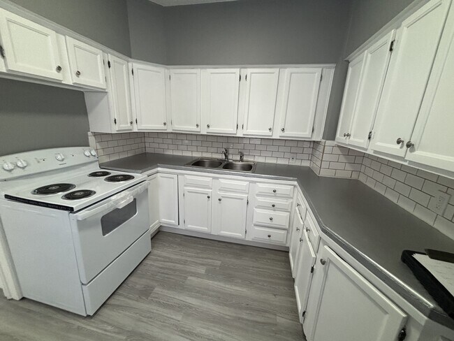 Photo - 2121 2nd St SE