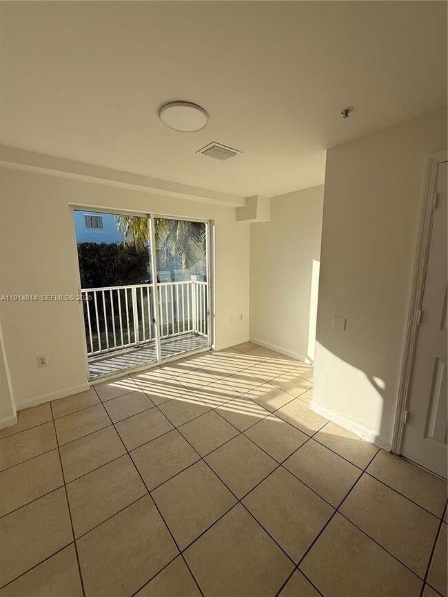 Photo - 821 SW 2nd St Unit 7