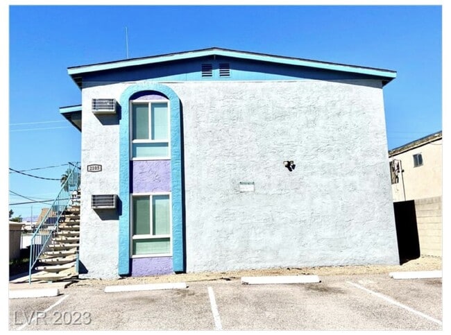 Adorable Newly Renovated 2 Bedroom 1 Bath ... - Adorable Newly Renovated 2 Bedroom 1 Bath ... Apartment Unit 2