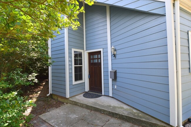 Building Photo - 4423 Wendell St Rental