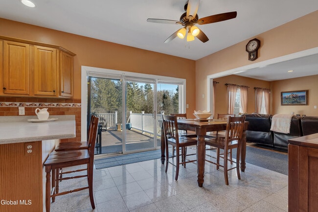 Photo - 620 Sacandaga Rd