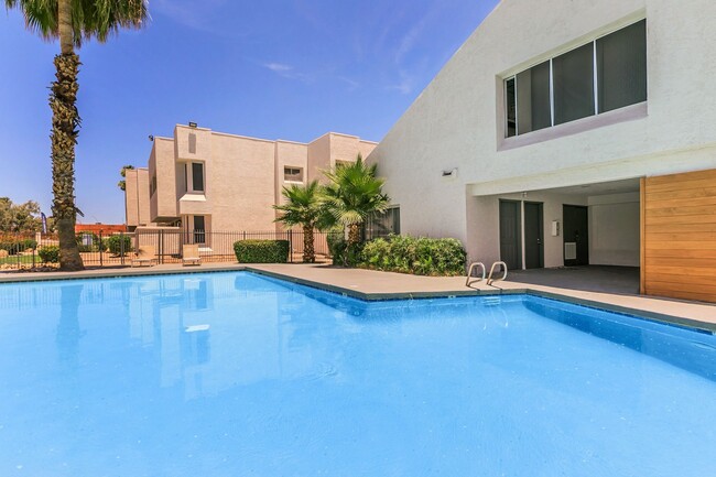 Cove on 44th Apartments
