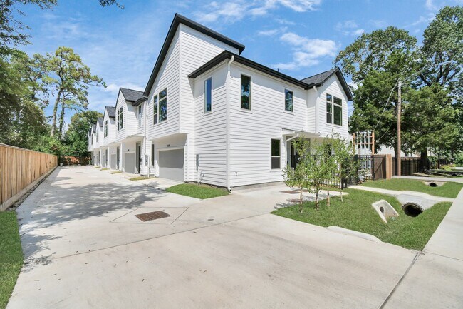 Photo - 540 Janisch Rd