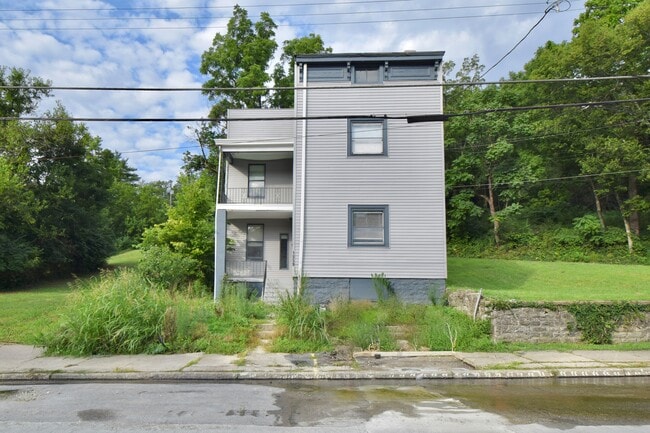 Building Photo - 1859 Baltimore Ave Rental