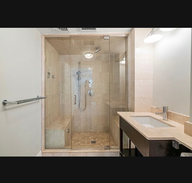 Photo - 779 E 6th St